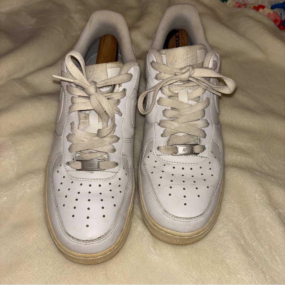 Nike Air Force 1 White Sneakers men’s 8.5 - Picture 4 of 9